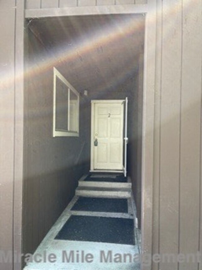 Building Photo - e624
