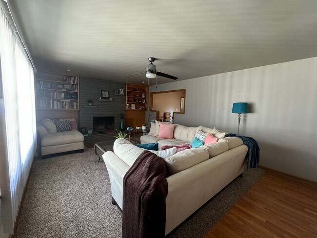 Foto del edificio - Spacious 3 Bedroom Home Available Early January!