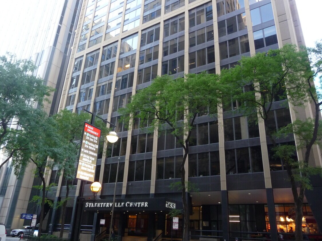 Foto principal - 233 E Erie St