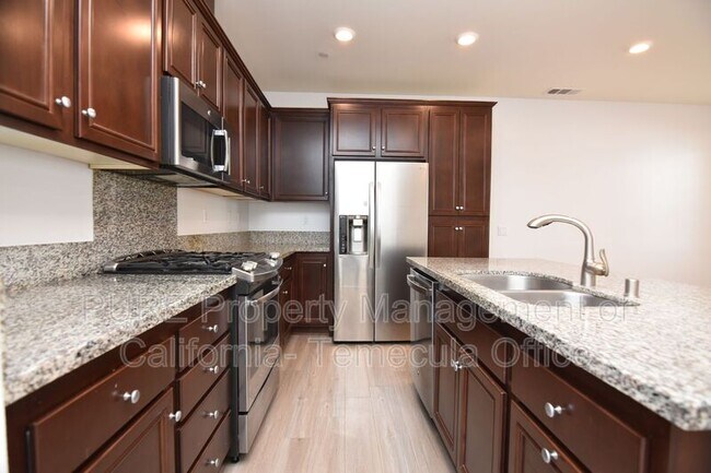 Building Photo - 40404 Calle Real