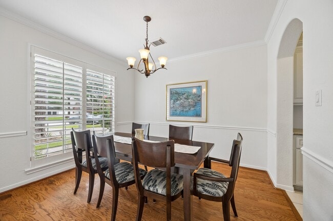 Building Photo - 14 Guinevere Pl