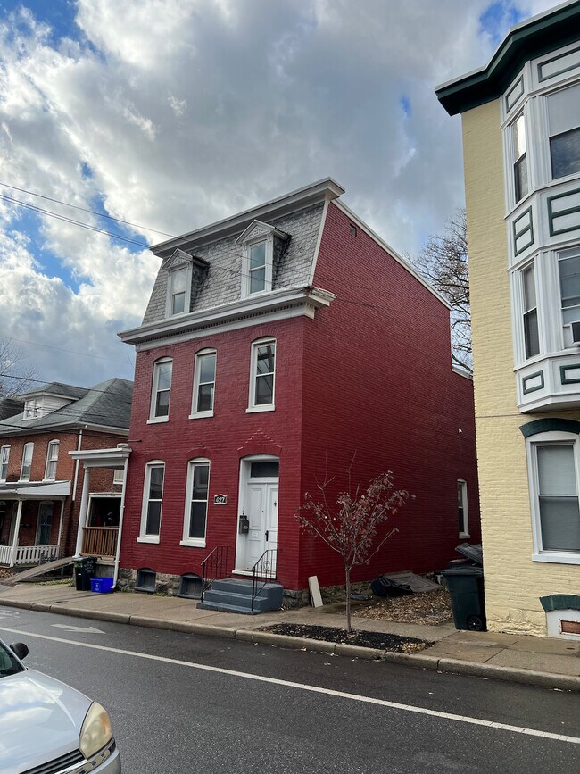 427 N. Locust St. Unit Apt 2, Hagerstown, MD 21740 Apartments in