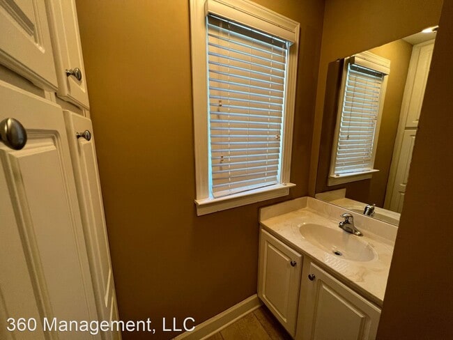 Building Photo - 3 br, 3.5 bath House - 1957 Wire Rd #18