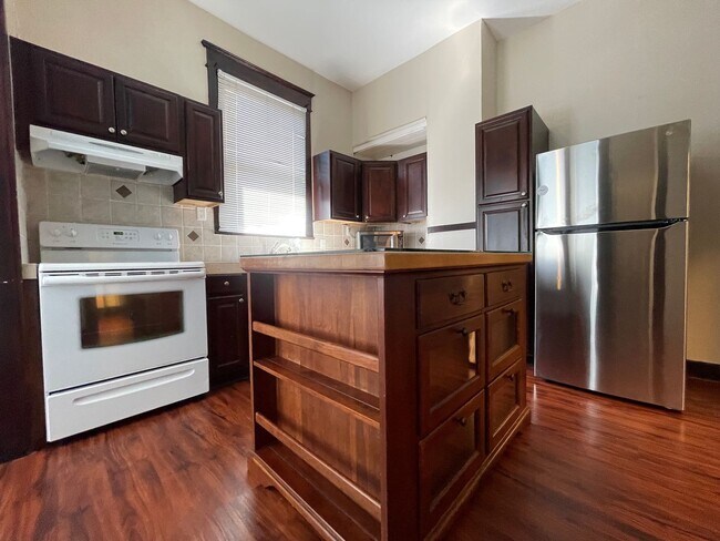 Foto del edificio - 305 W 38th St