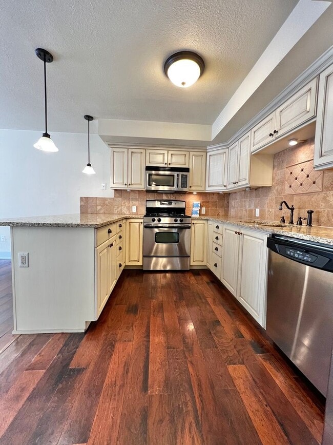 Foto del edificio - Charming Home Near CSU Campus – Move-In Re...