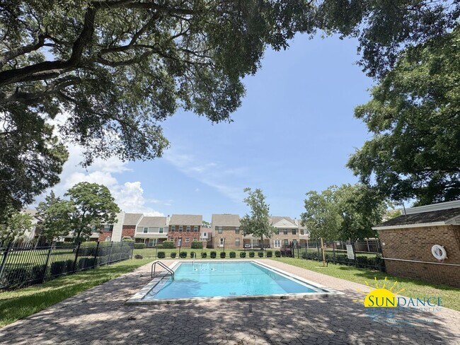 Building Photo - Updated 2-Bedroom Townhome in Portofino Co...