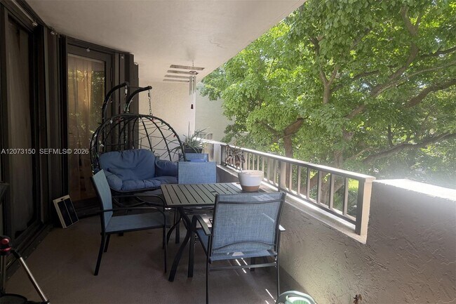 Foto del edificio - 141 Crandon Blvd