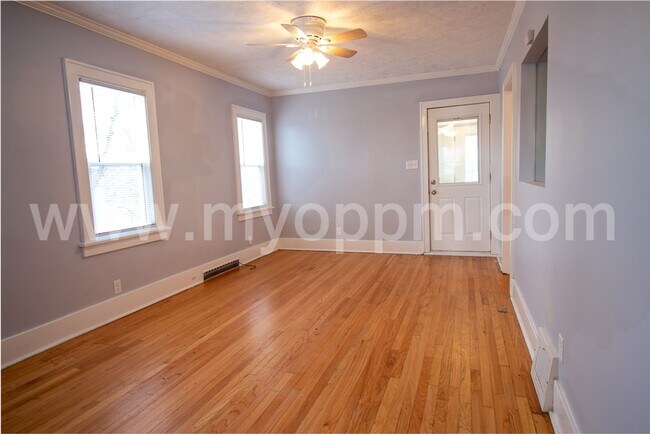 Building Photo - Cozy 3 Bedroom house close to Aksarben
