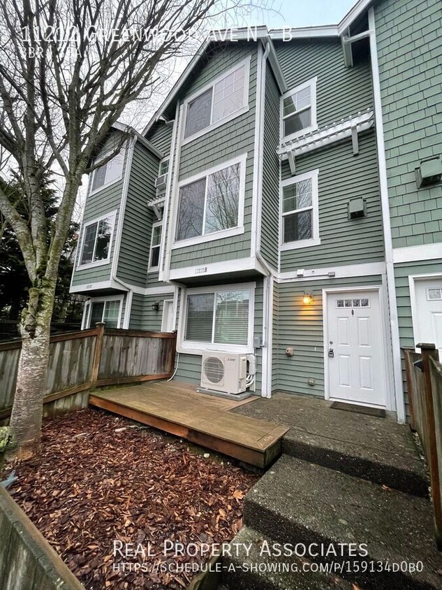 Primary Photo - Pet Friendly, 3 bed, 2.5 bath, Townhouse