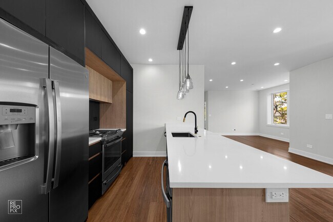 Building Photo - 3057 N Lawndale Ave