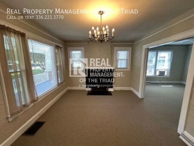 Building Photo - Adorable 2/1 home w/2 car detached garage