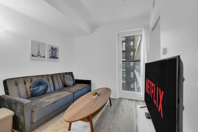 Building Photo - 251 Jarvis St