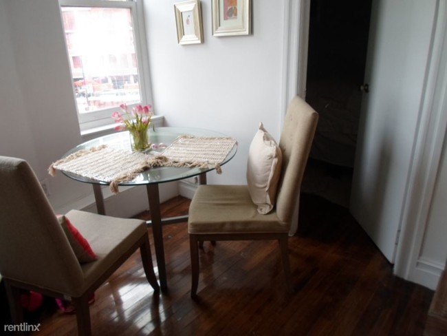 Building Photo - 2 br, 1 bath Apartment - 1 Bank St