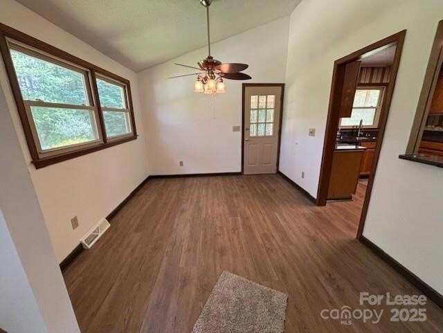 Foto del edificio - 117 Teakwood Ln
