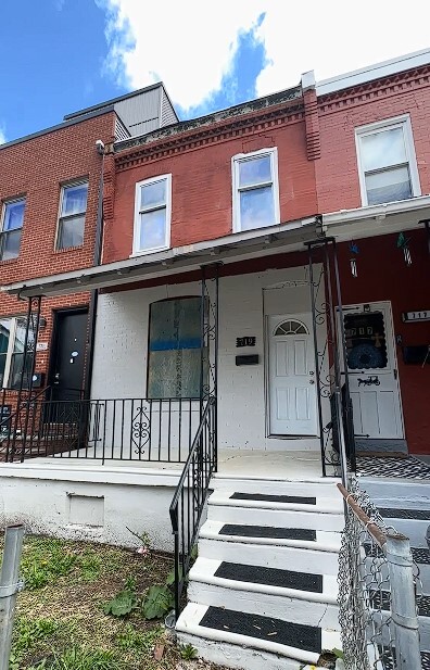 Building Photo - 719 N Dekalb St