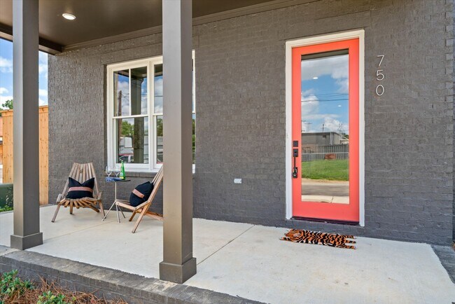 Building Photo - 3 bedroom, 3 bath in midtown built in 2023