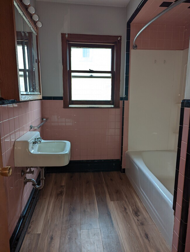 Foto del edificio - 418 E 6th St