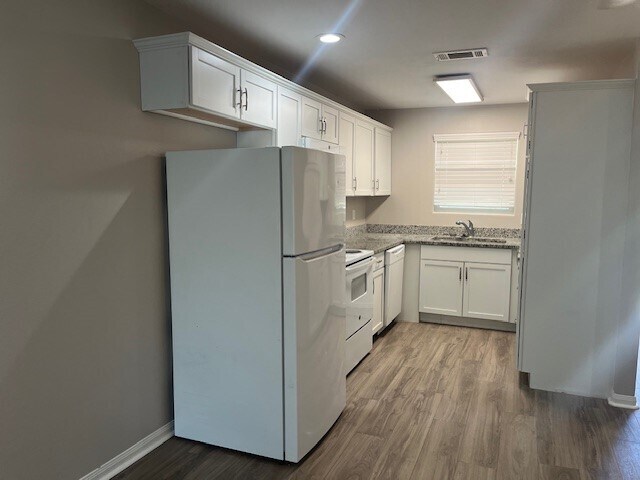 Foto del edificio - 1572 E Pine Lake Cir