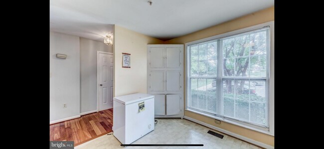 Kitchen area at the entrance - 4985 Colburn Ter