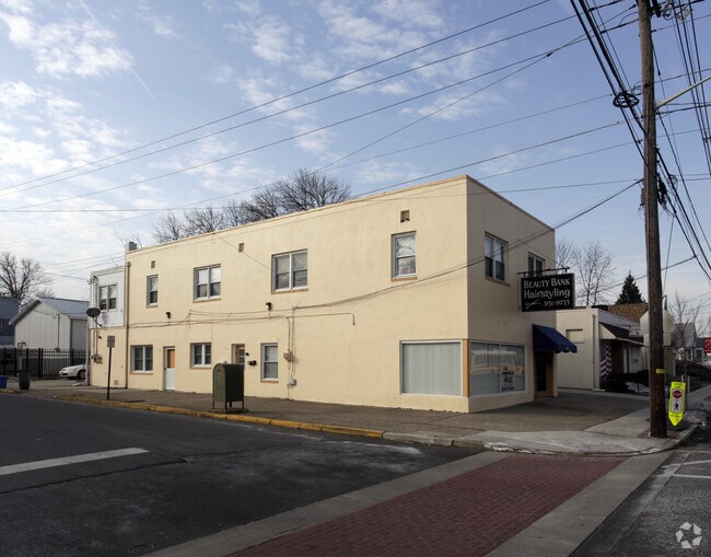 Primary Photo - 200 W Kings Hwy