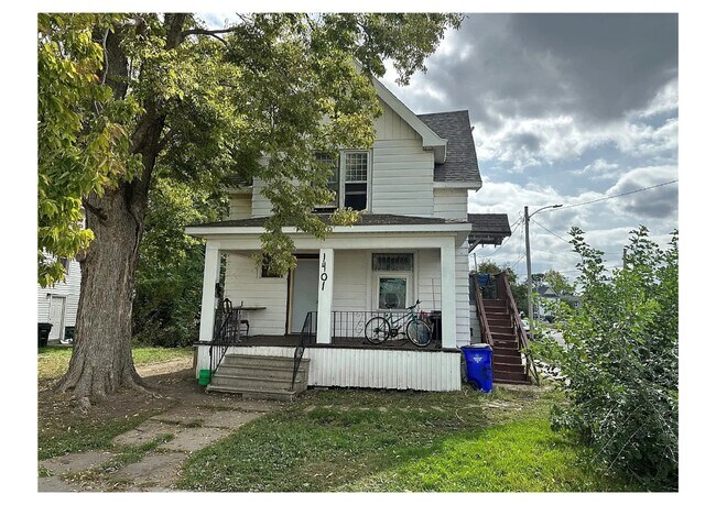 Building Photo - 1401 Bever Ave SE