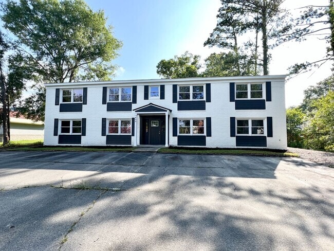 Building Photo - 820 17th Ave N