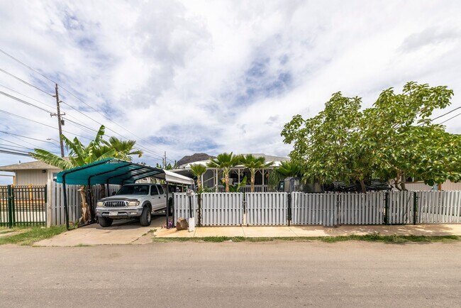 Foto del edificio - Nanakuli - across BEACH 2/1/1pkg $2,200/mo...