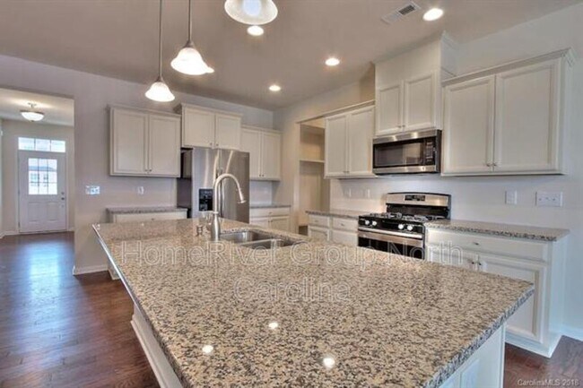Building Photo - 7814 Meridale Forest Dr