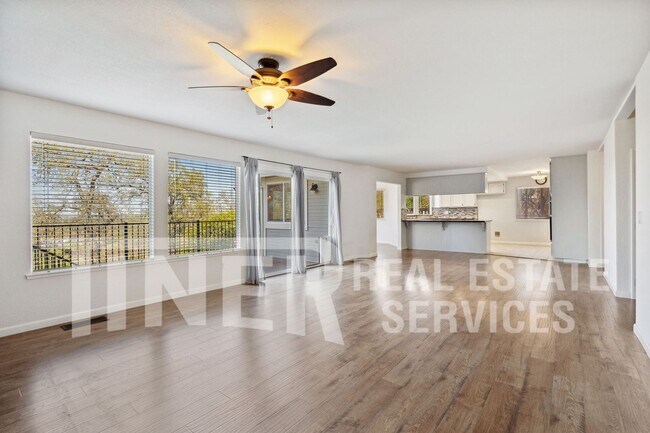 Building Photo - Granite Bay 3 Bedroom Home steps from Fols...