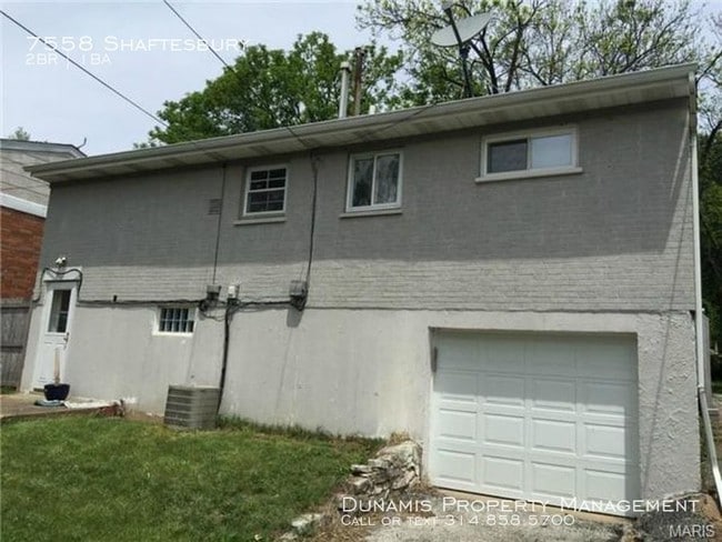 Building Photo - Cute bungalow with hardwood floors