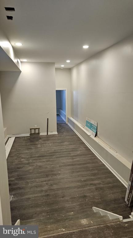 Foto principal - 2056 Haines St