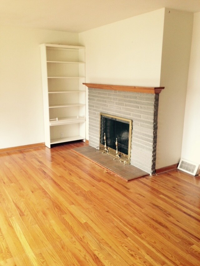 Building Photo - 3BR Ranch w FP, Attached Garage, Full Base...