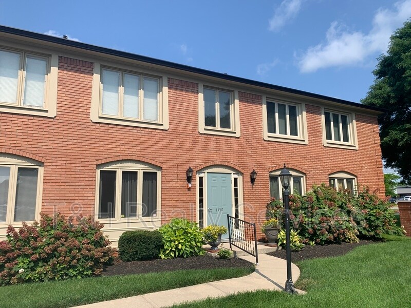 1150 Canterbury Ct, Indianapolis, IN 46260 Condo for Rent in