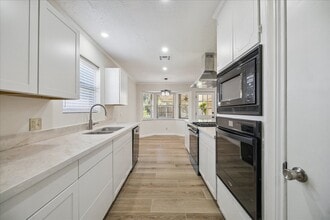 Building Photo - 9631 Philmont Dr