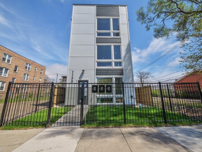 Building Photo - 1139 S Mozart St