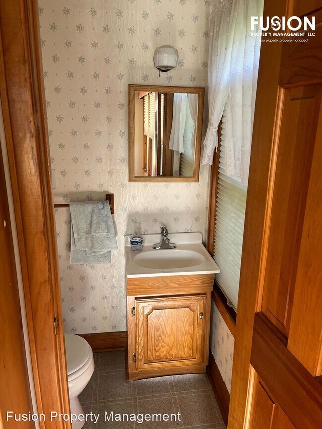 Building Photo - 3 br, 1.5 bath House - 138 Hinesburg Road