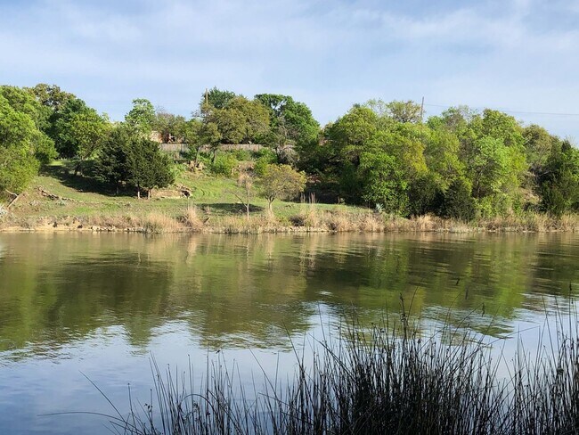 Foto del edificio - Private Lakefront Access, Peaceful neighborhood, Quick Access to I-820