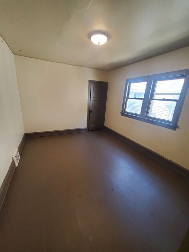 Foto del edificio - 2920-2922 W Melvina St. (Duplex)