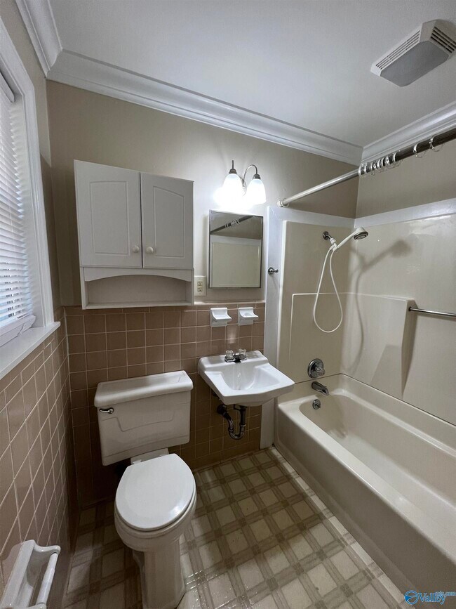 Foto del edificio - 23095 Kennedy Rd