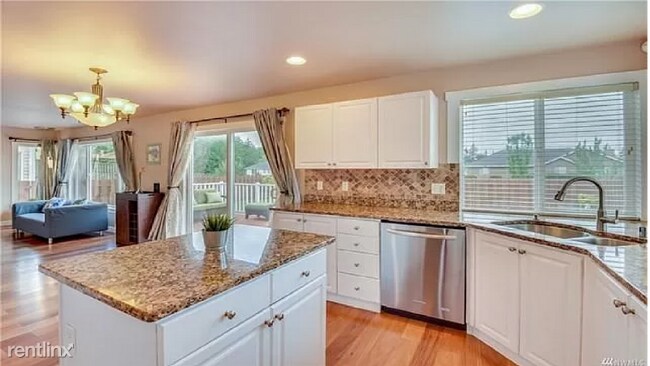 Building Photo - 4 br, 2.5 bath House - 1419 242nd Pl NE
