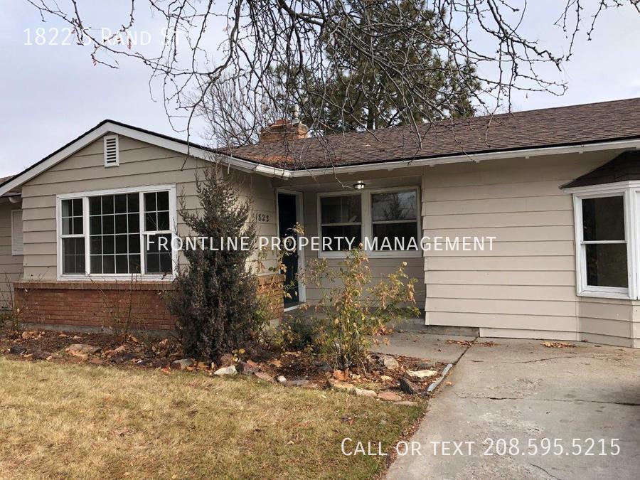 Primary Photo - Great location in Mature Neighborhood