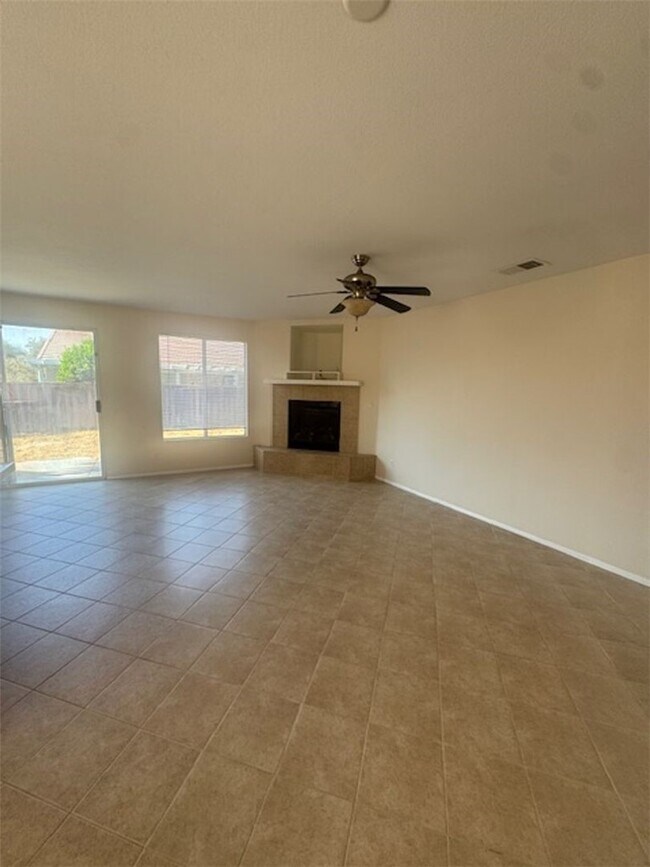 Foto del edificio - 3385 Claremont St