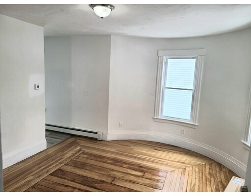 Foto principal - 64 Elliot St