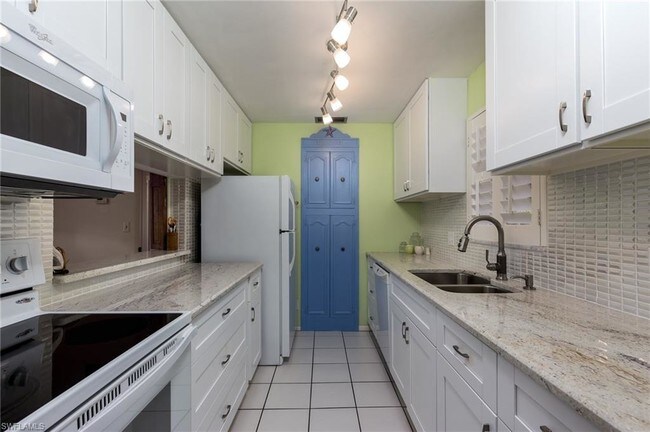 Foto del edificio - 221 Cypress Way E