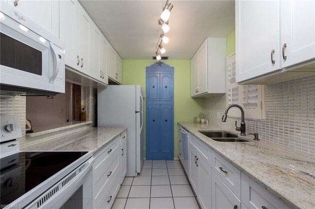 Building Photo - 221 Cypress Way E