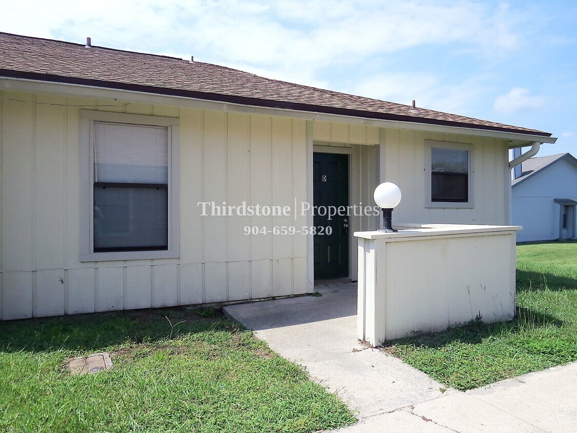 Foto principal - 1324 Jefferson Ave APT D, Orange Park, FL ...