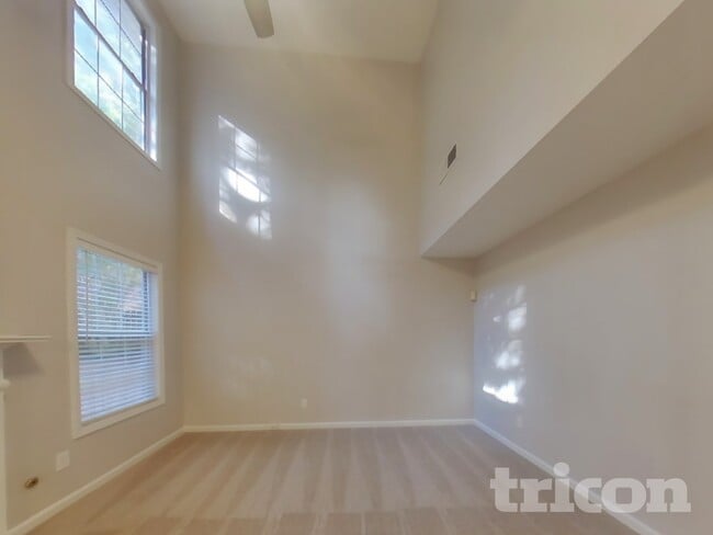 Building Photo - 1221 Wandering Vine Ct SE