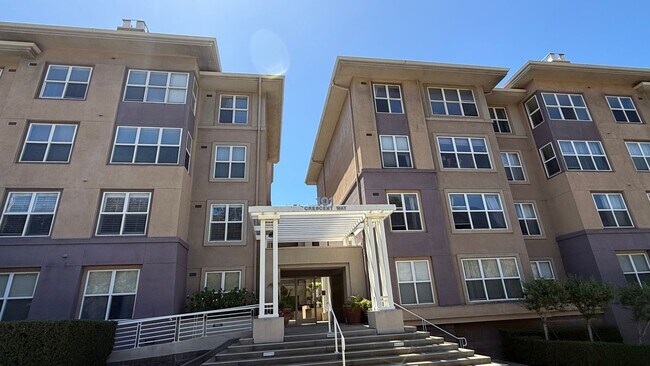Foto del edificio - Epic REA - Top floor, Sweeping Views, 3 BR...