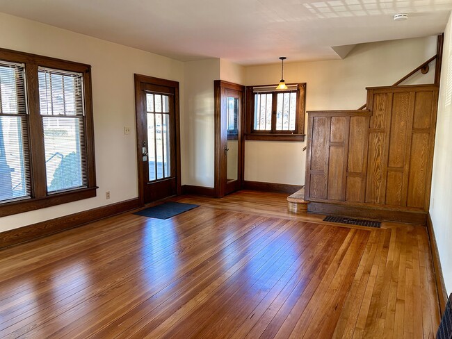 Building Photo - 117 E Boyer St