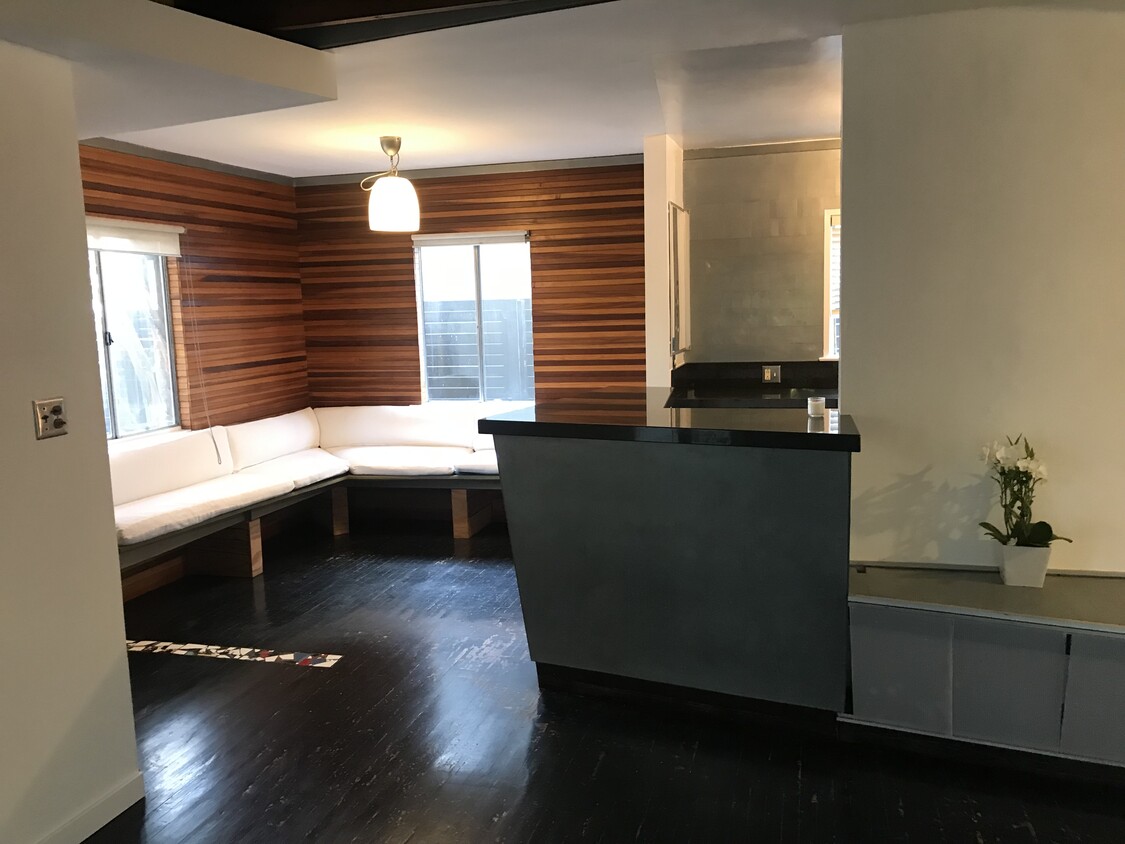 Dining area w granite countertop - 883 Commonwealth Ave